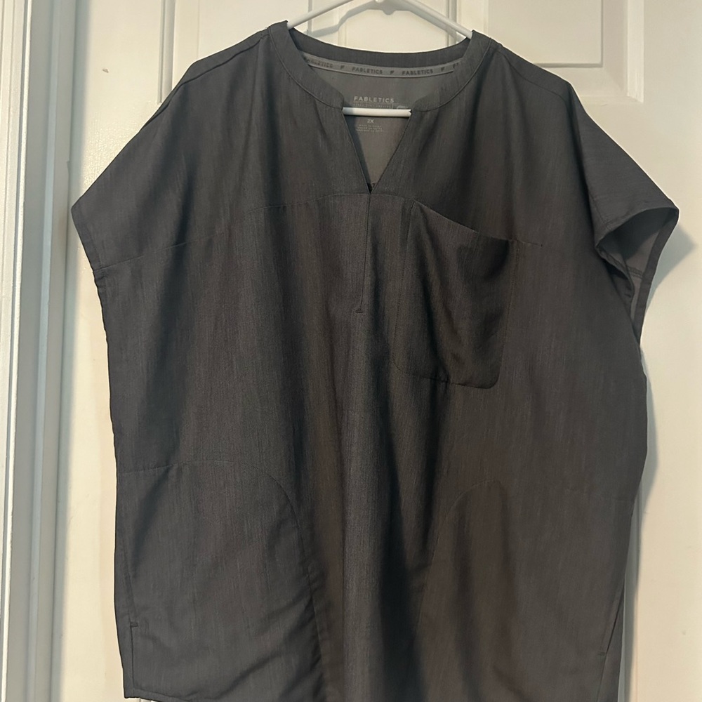 Fabletics scrub top xxl grey like new